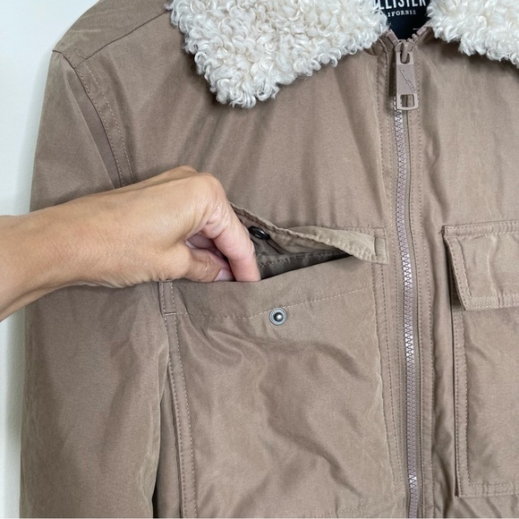 Hollister Women’s Sherpa Collar All-Weather Bomber Jacket fur lined cropped - Picture 7 of 14